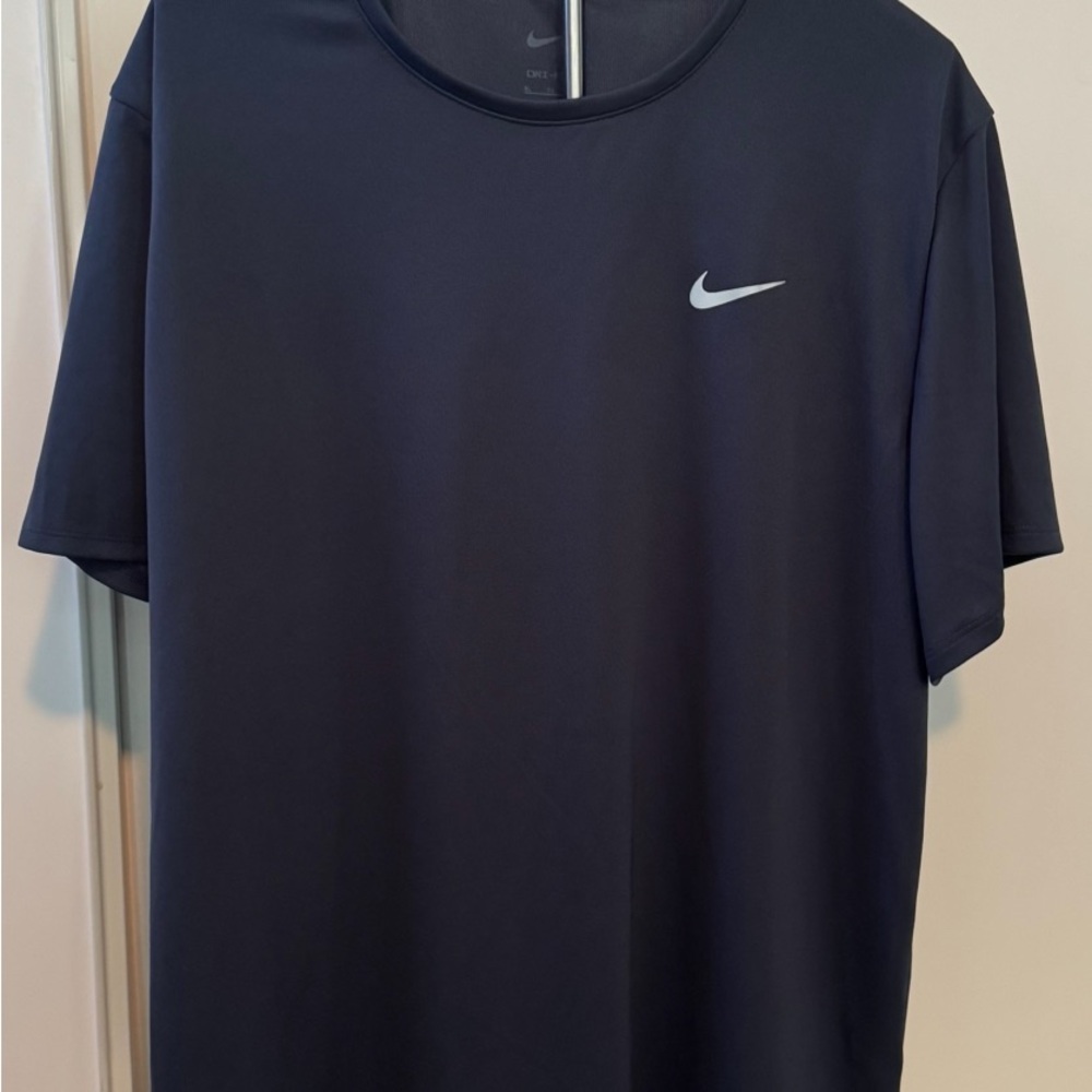 Nike Men's Navy Short Sleeve Tee